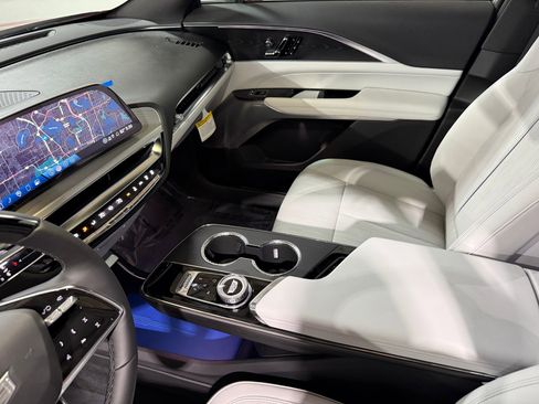 New 2026 Cadillac Lyriq Premium Sport image 38