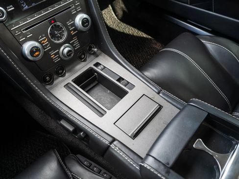 Used 2013 Aston Martin V8 Vantage Roadster RWD image 24
