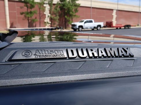 Used 2024 Chevrolet Silverado 2500 High Country w/ Midnight Edition AWD/4WD image 4