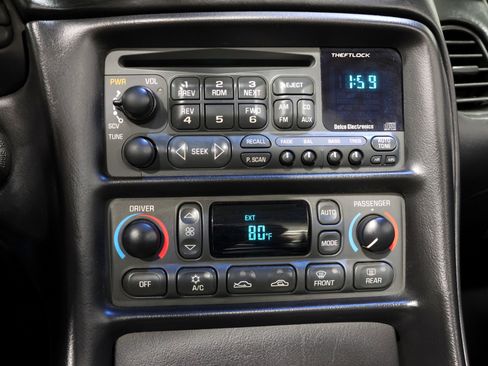 Used 1999 Chevrolet Corvette Convertible w/ Performance Handling Pkg RWD image 20