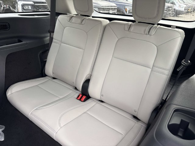 New 2026 Lincoln Aviator 2WD w/ Jet Appearance Package image 17