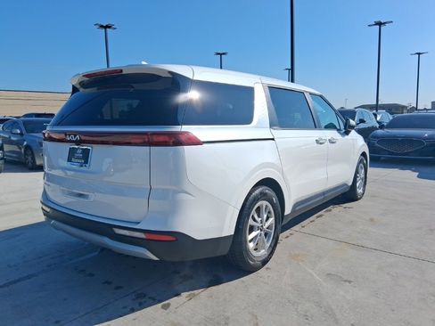 Used 2024 Kia Carnival LX image 5