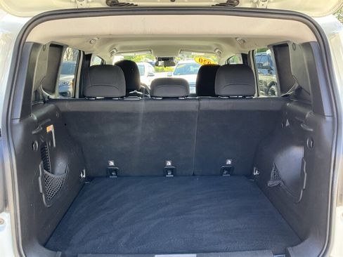 Used 2020 Jeep Renegade Latitude w/ UConnect 8.4 Nav Group AWD/4WD image 11
