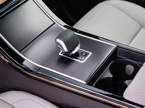 New 2026 Land Rover Range Rover Velar Dynamic SE AWD/4WD image 20