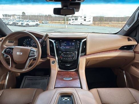 Used 2017 Cadillac Escalade Platinum image 31