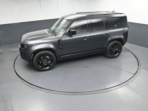 Used 2023 Land Rover Defender 110 X-Dynamic SE image 34