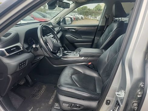 Used 2021 Toyota Highlander Platinum AWD/4WD image 19
