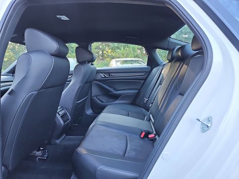 Used 2022 Honda Accord Sport image 11