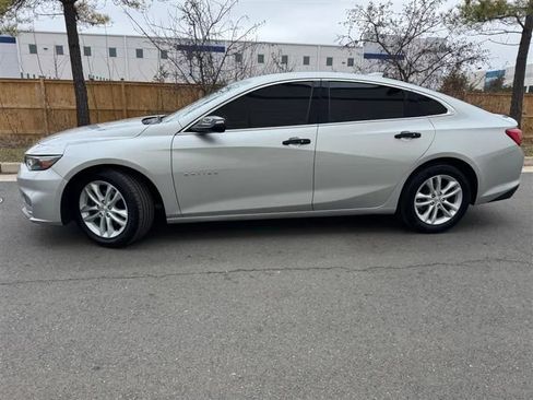 Used 2018 Chevrolet Malibu LT FWD image 4