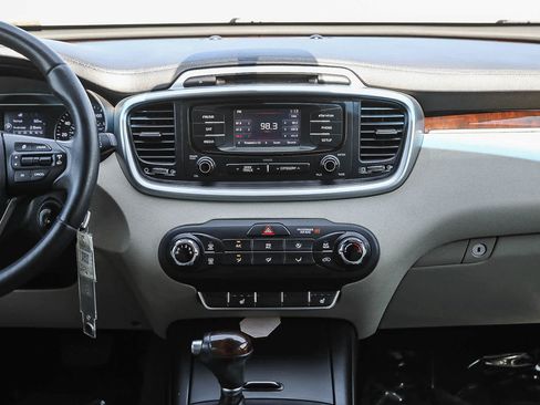 Used 2016 Kia Sorento LX w/ LX Convenience Package FWD image 13