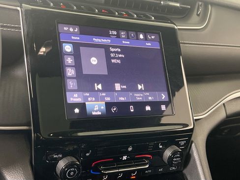 Used 2023 Jeep Grand Cherokee Altitude image 14