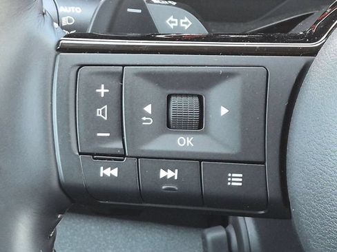 Used 2025 Nissan Pathfinder Platinum w/ Cargo Package FWD image 17