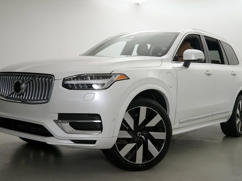 Certified 2023 Volvo XC90 T8 Ultimate w/ Lounge Package AWD/4WD image 2