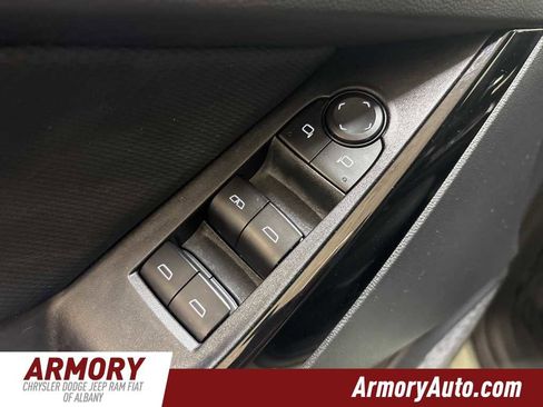 Used 2025 Chevrolet Equinox LT w/ Midnight Edition image 8