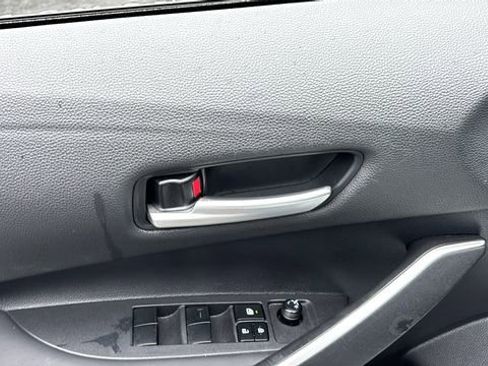 Used 2025 Toyota Corolla SE FWD image 9