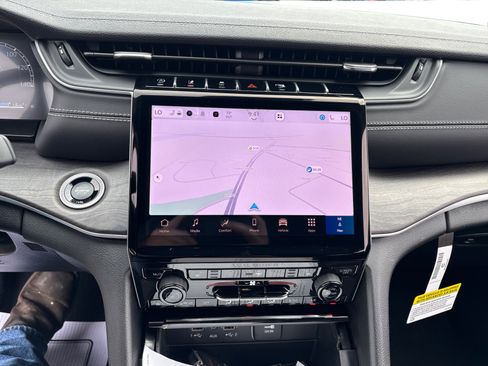 New 2025 Jeep Grand Cherokee Limited w/ Trailer Tow Package image 26