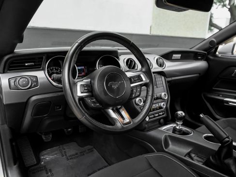 Used 2022 Ford Mustang GT RWD image 2