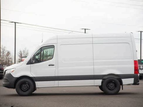 Used 2025 Mercedes-Benz Sprinter 2500 image 5