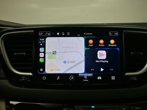 Used 2024 Chrysler Pacifica Touring-L FWD image 9