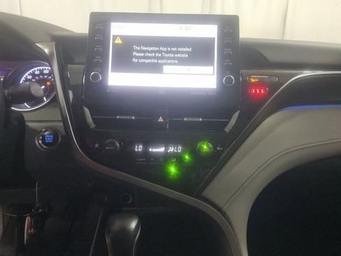 Used 2021 Toyota Camry XLE image 7