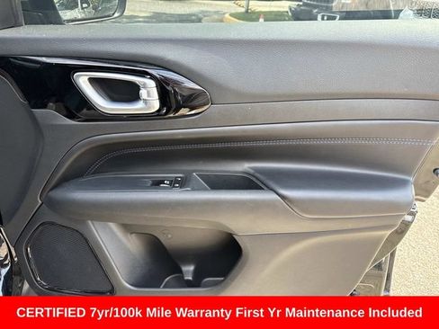 Used 2025 Jeep Compass Latitude w/ Altitude Special Edition AWD/4WD image 9