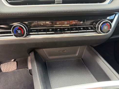 Used 2025 Chevrolet Equinox LT w/ Convenience Package II image 8