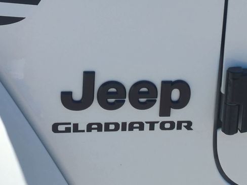Certified 2021 Jeep Gladiator Sport AWD/4WD image 12
