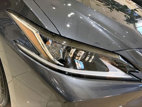 Used 2025 Lexus ES 300h w/ Premium Package image 26