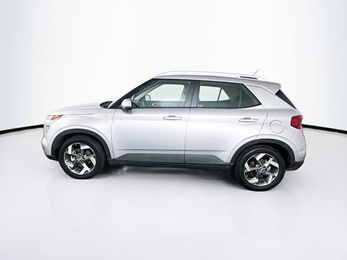 Used 2025 Hyundai Venue SEL FWD image 4