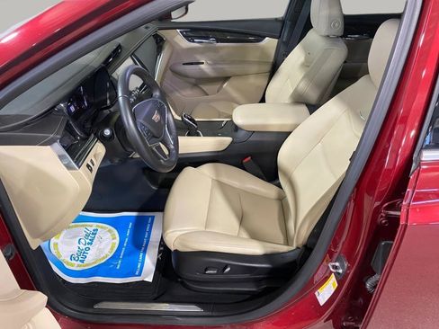 Used 2018 Cadillac XT5 FWD image 16