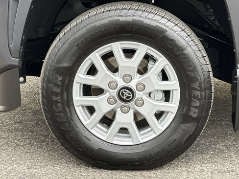 Used 2025 Toyota Tacoma SR5 AWD/4WD image 35