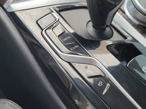 Used 2021 BMW 530i w/ Convenience Package RWD image 29
