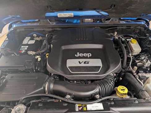 Used 2016 Jeep Wrangler Unlimited Sahara w/ Dual Top Group image 23