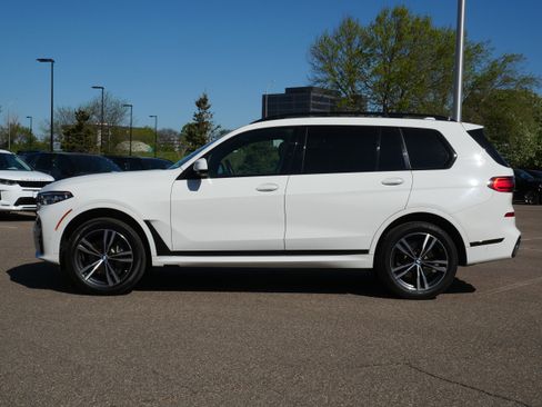 Used 2021 BMW X7 xDrive40i w/ M Sport Package AWD/4WD image 2