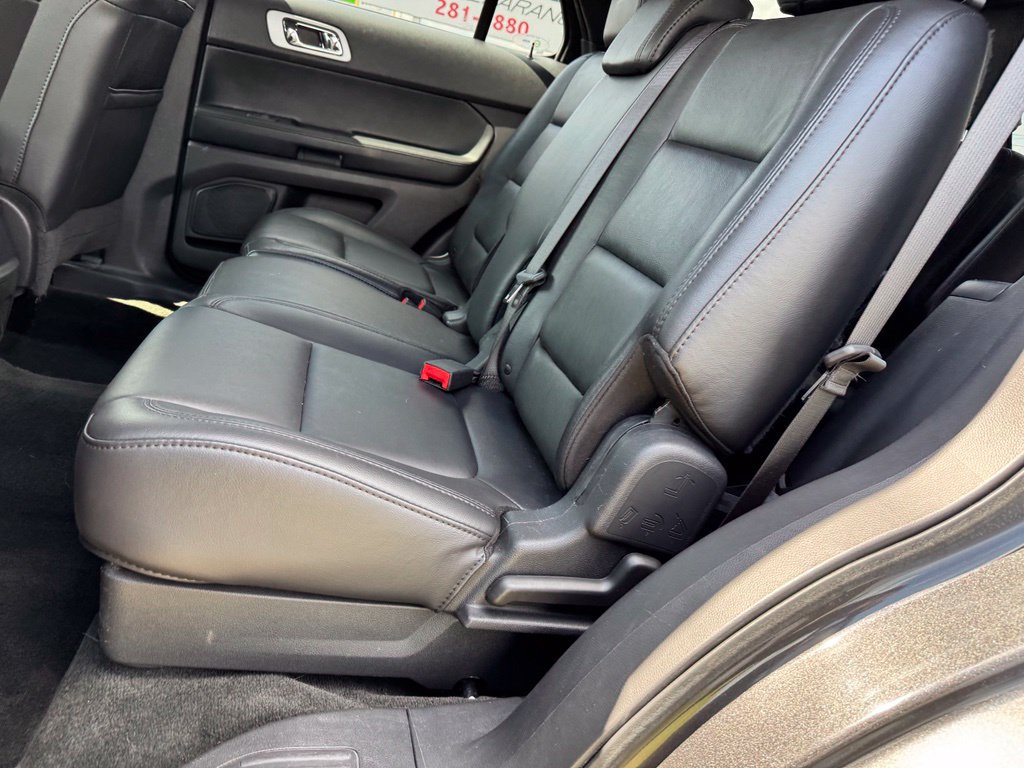 Used 2015 Ford Explorer XLT w/ Equipment Group 202A AWD/4WD image 8