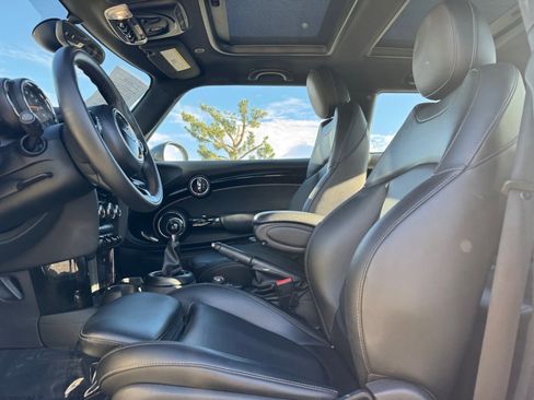 Used 2017 MINI Cooper 2-Door Hardtop image 16
