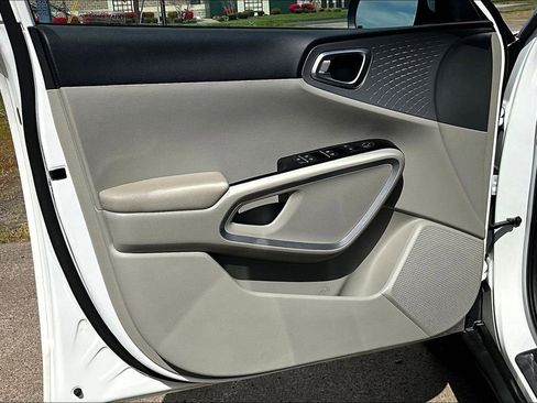 Used 2022 Kia Soul LX FWD image 22