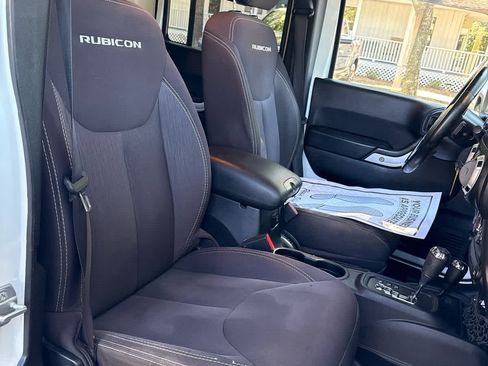 Used 2015 Jeep Wrangler Unlimited Rubicon w/ Connectivity Group image 16