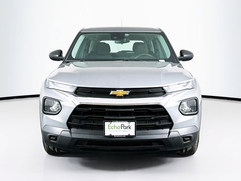 Used 2023 Chevrolet TrailBlazer LS image 2