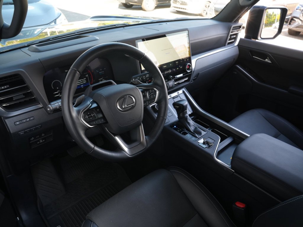 Used 2025 Lexus GX 550 w/ Accessory Package (2T) AWD/4WD image 20