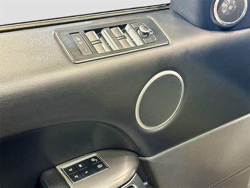 Used 2016 Land Rover Range Rover Sport SE image 19