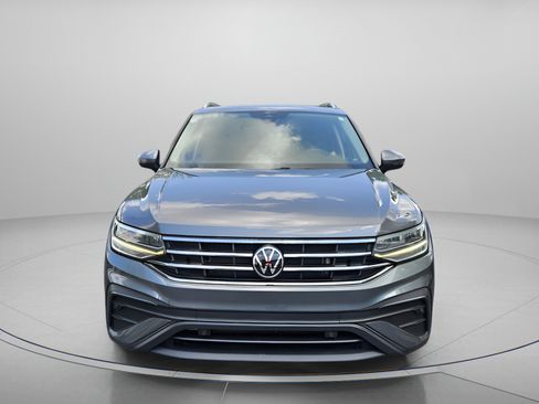 Used 2023 Volkswagen Tiguan SE w/ Panoramic Sunroof Package FWD image 12