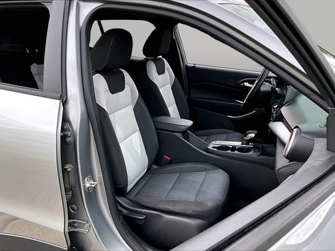 Used 2024 Chevrolet Trax RS w/ Driver Confidence Package FWD image 8