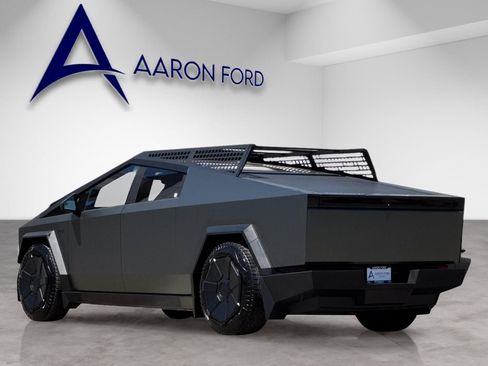 Used 2024 Tesla Cybertruck AWD Crew Cab image 4