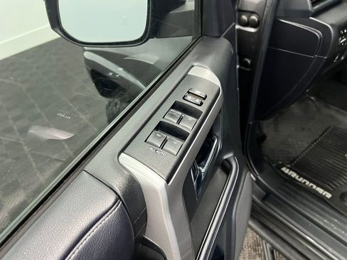 Used 2018 Toyota 4Runner SR5 Premium image 11