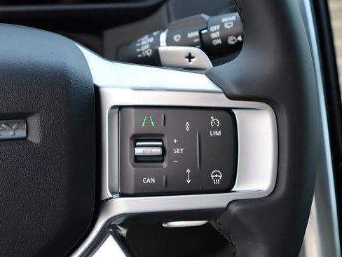 New 2026 Land Rover Discovery Dynamic SE image 33