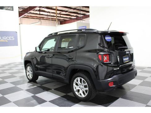 Used 2015 Jeep Renegade Latitude image 6