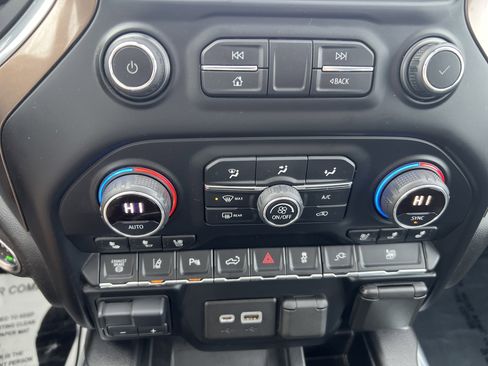 Used 2020 Chevrolet Silverado 2500 High Country image 17