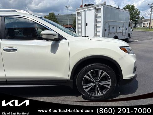 Used 2019 Nissan Rogue SV w/ Premium Package AWD/4WD image 6