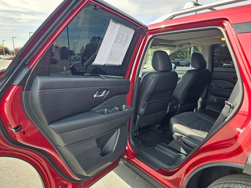 Used 2025 Nissan Kicks SV AWD/4WD image 45
